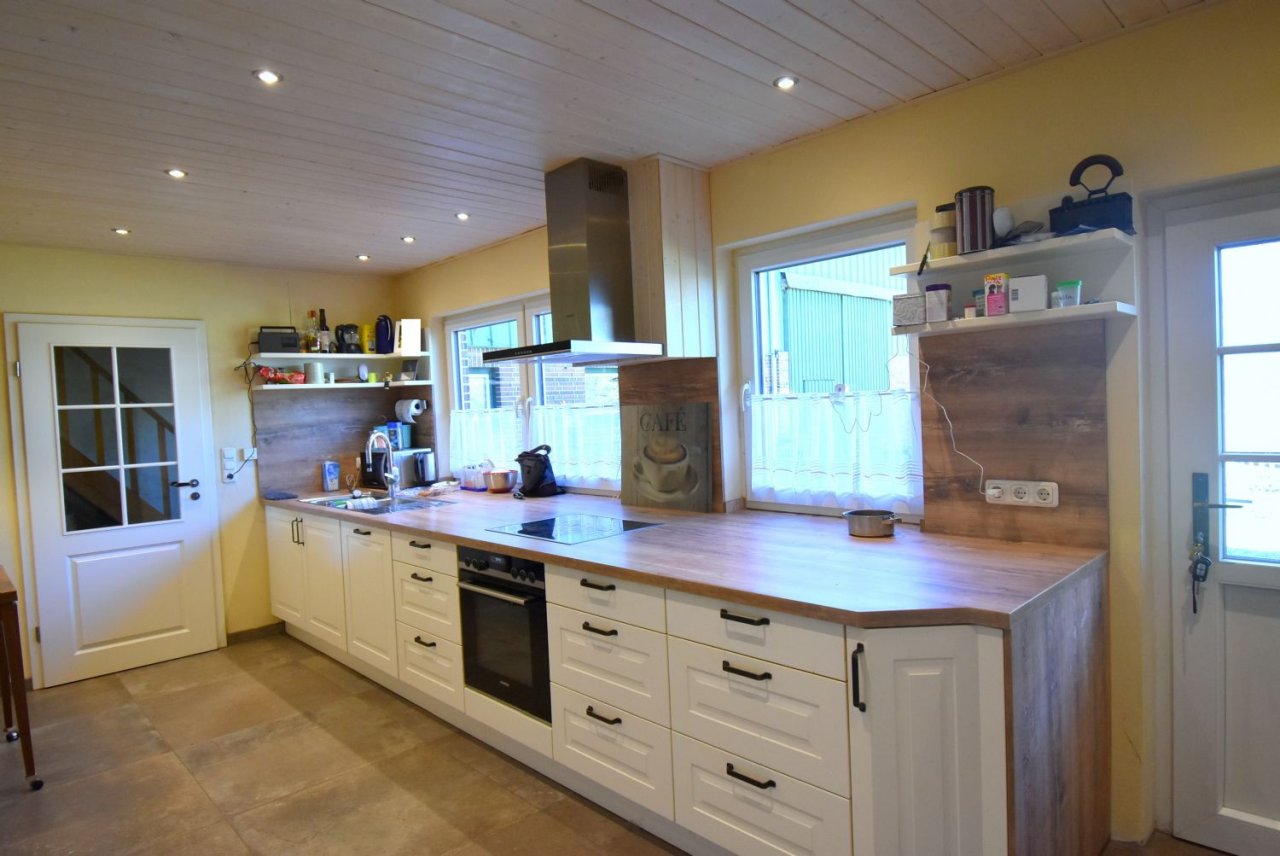 Sanierter Hof mit Pelletheizung, eigenem Brunnen, in Alleinlage mit 7,5 ha Eigenland in Dithmarschen