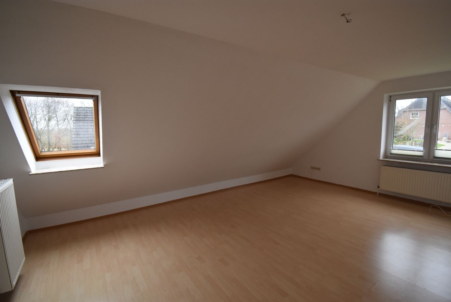 ~~ Gut geschnittene Dachgeschoss-Wohnung~~