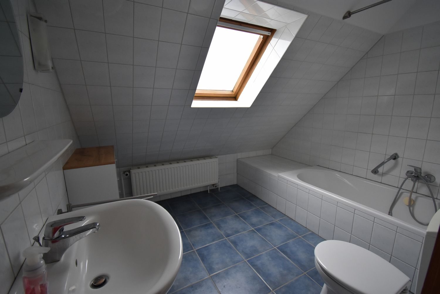 ~~ Gut geschnittene Dachgeschoss-Wohnung~~