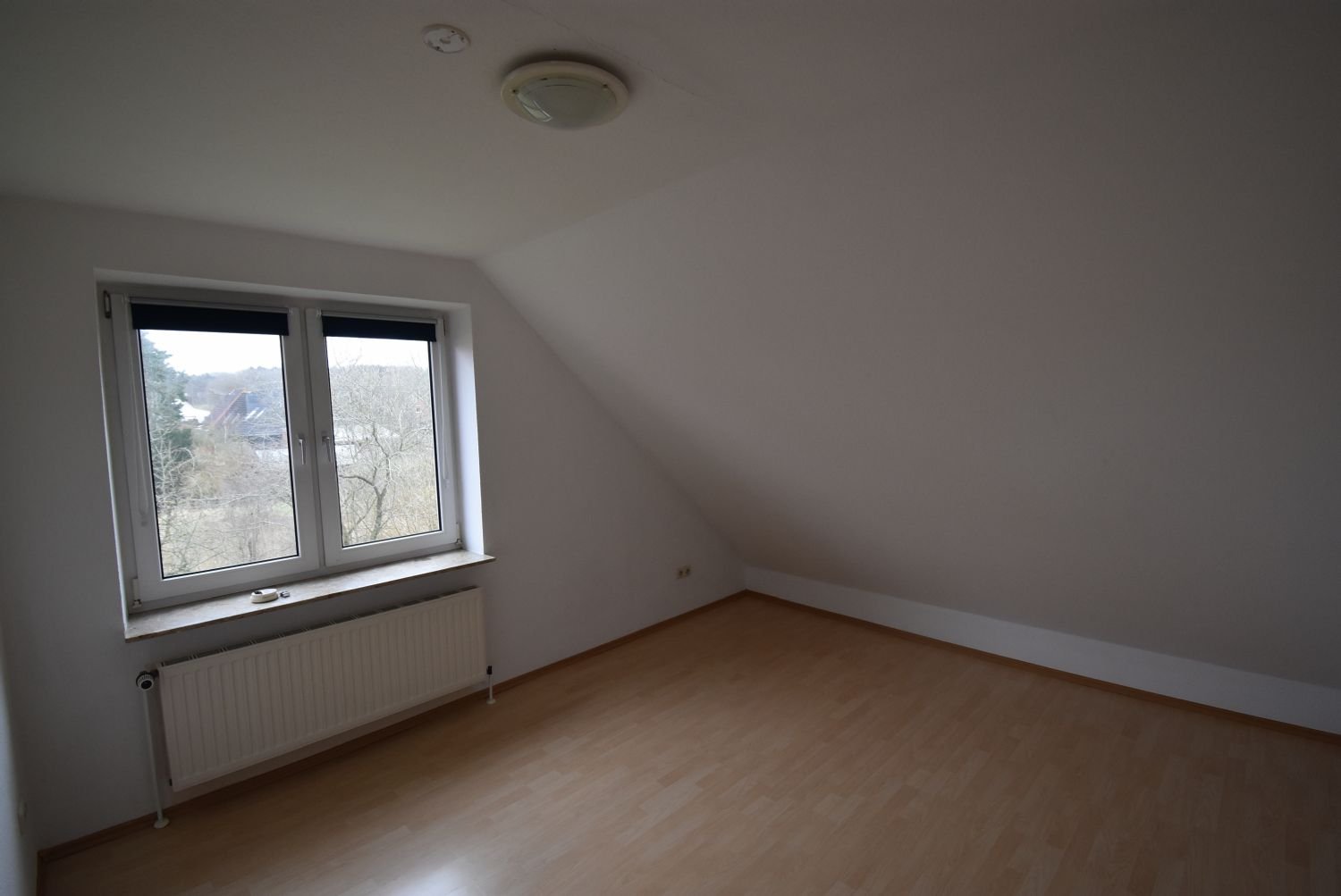 ~~ Gut geschnittene Dachgeschoss-Wohnung~~