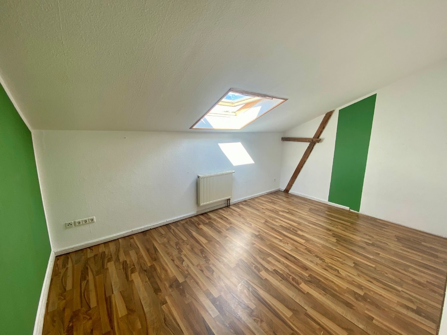 ~~Großzügig geschnittene, kinderfreundliche, 6-Zimmer Wohnung mit Gartennutzung~~