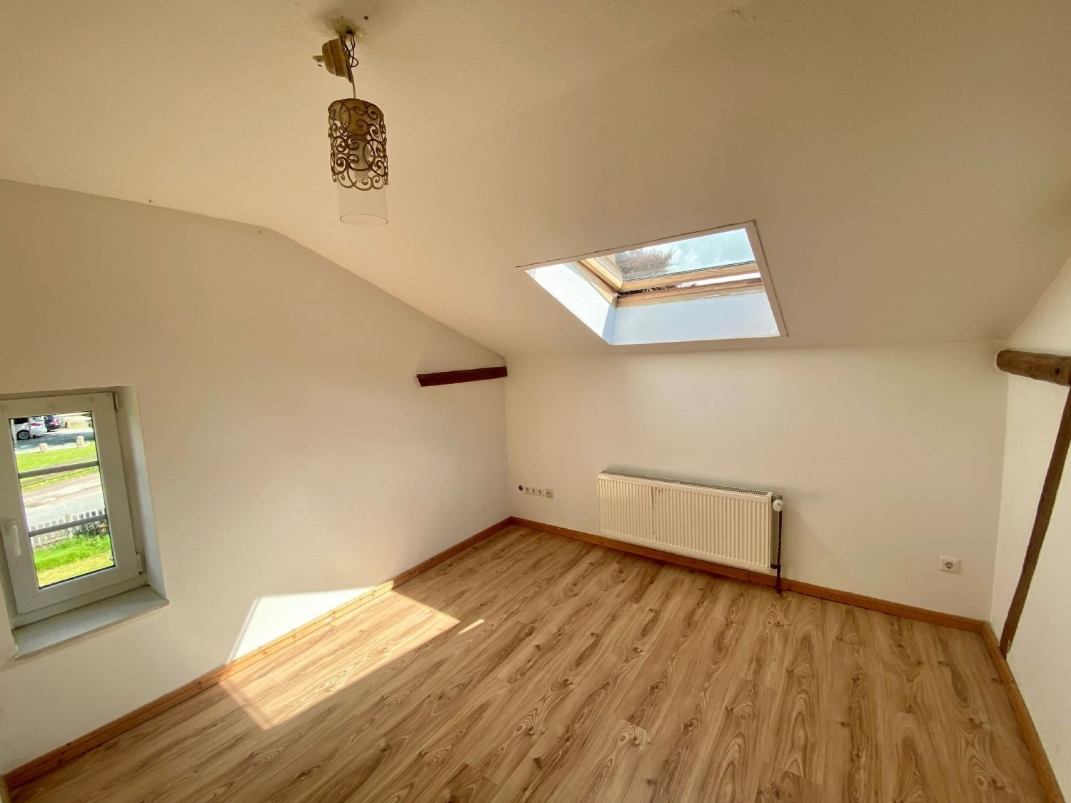 ~~Großzügig geschnittene, kinderfreundliche, 6-Zimmer Wohnung mit Gartennutzung~~