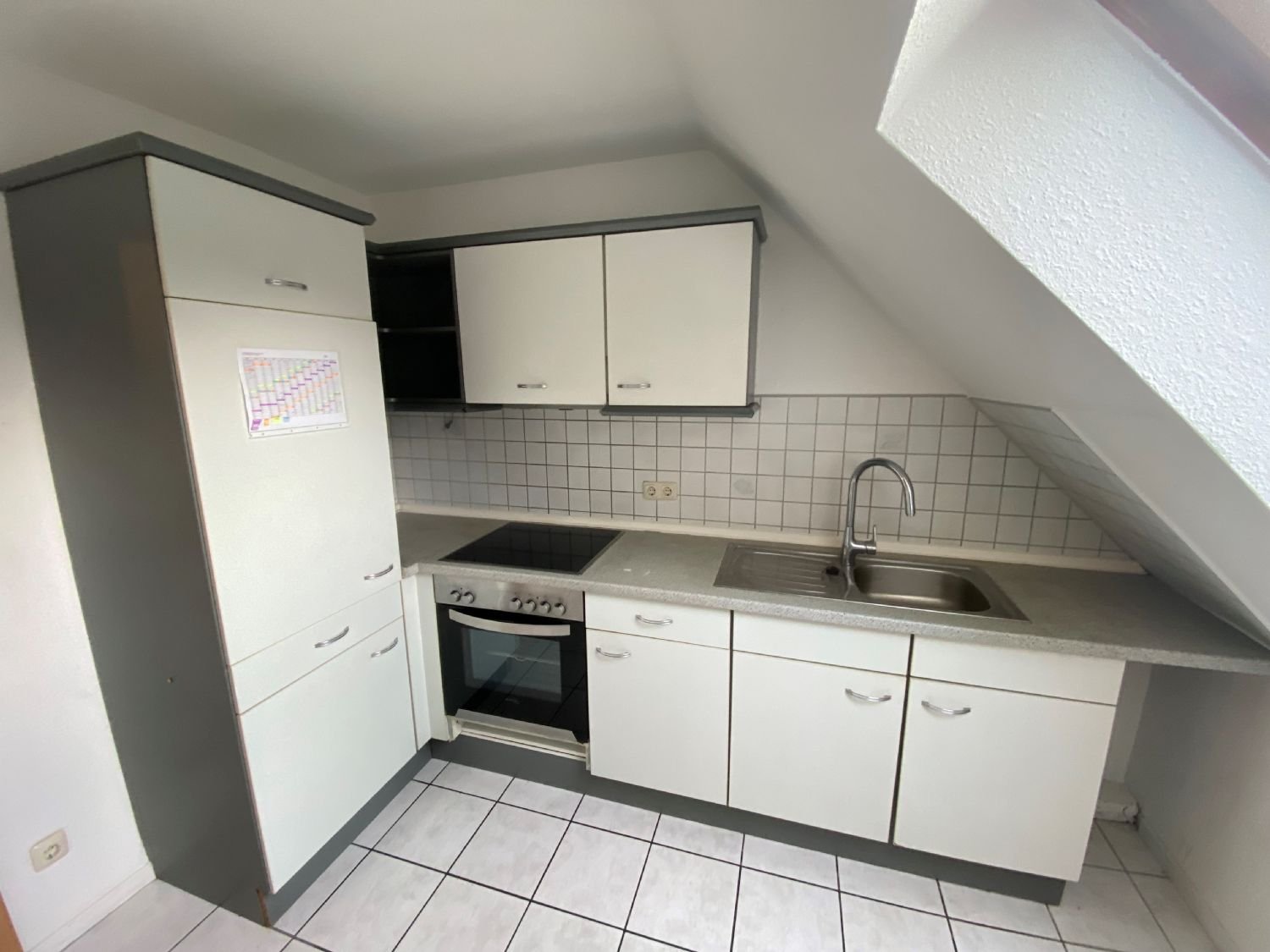 ~~Super aufgeteilte 4-Zimmer Dachgeschoss-Wohnung mit Balkon, in ruhiger Lage~~