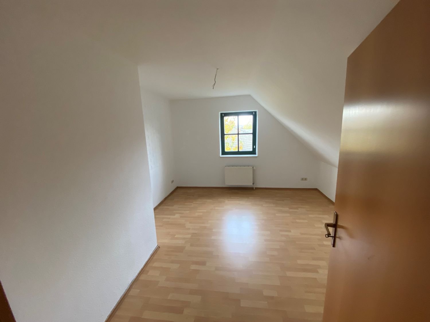 ~~Super aufgeteilte 4-Zimmer Dachgeschoss-Wohnung mit Balkon, in ruhiger Lage~~