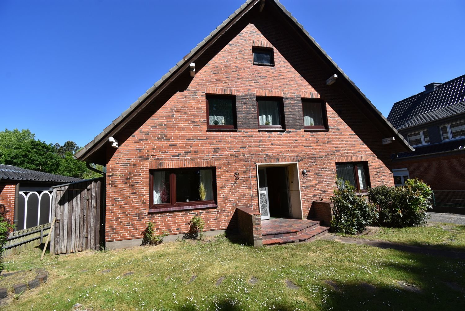 Großes Haus mit Einliegerwohnung in Westerrönfeld