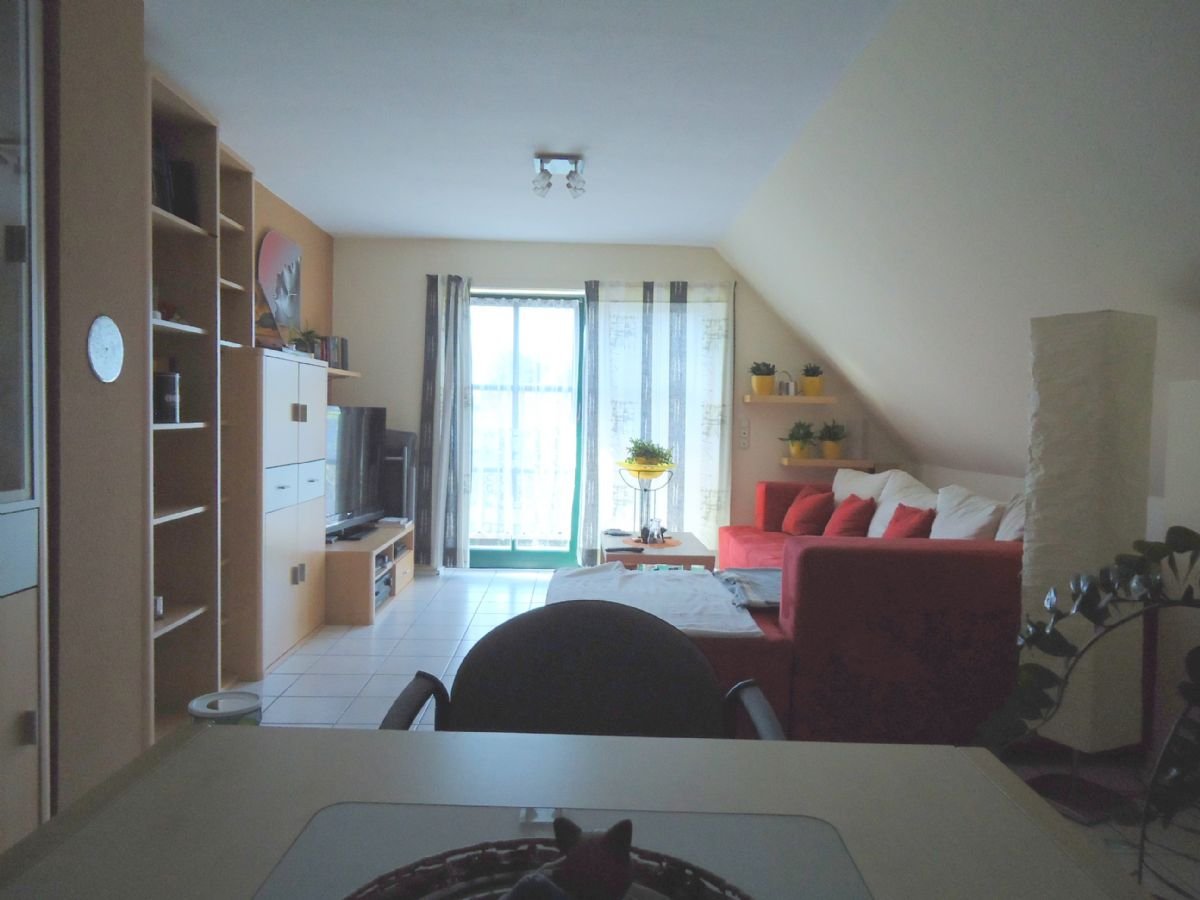 ~~Helle 4-Zimmer Dachgeschoss-Wohnung mit Balkon, in ruhiger Lage~~