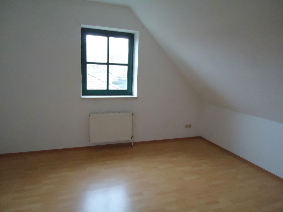~~Helle 4-Zimmer Dachgeschoss-Wohnung mit Balkon, in ruhiger Lage~~
