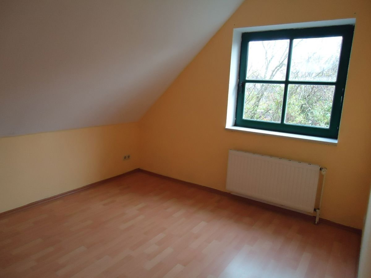 ~~Helle 4-Zimmer Dachgeschoss-Wohnung mit Balkon, in ruhiger Lage~~
