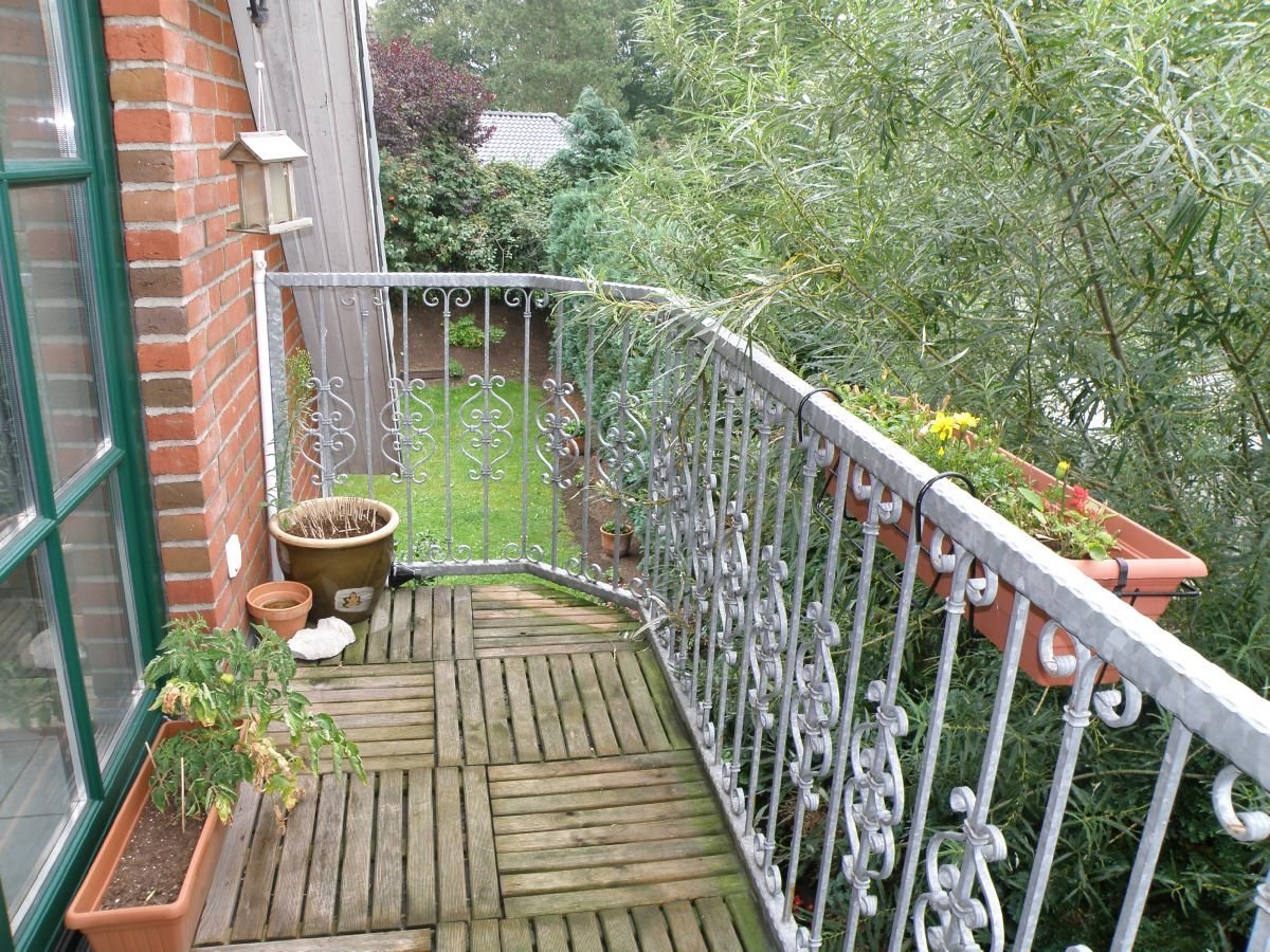 ~~Helle 4-Zimmer Dachgeschoss-Wohnung mit Balkon, in ruhiger Lage~~