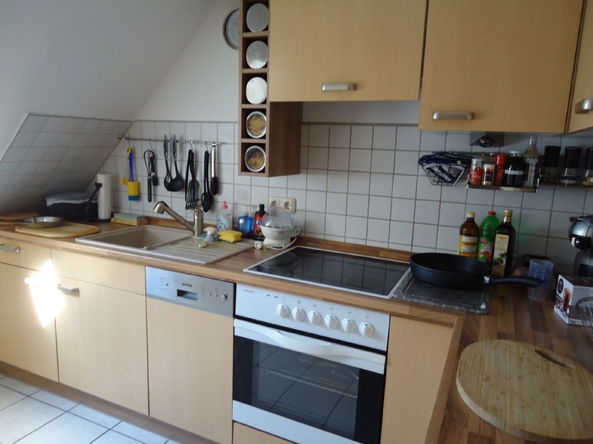 ~~Helle 4-Zimmer Dachgeschoss-Wohnung mit Balkon, in ruhiger Lage~~