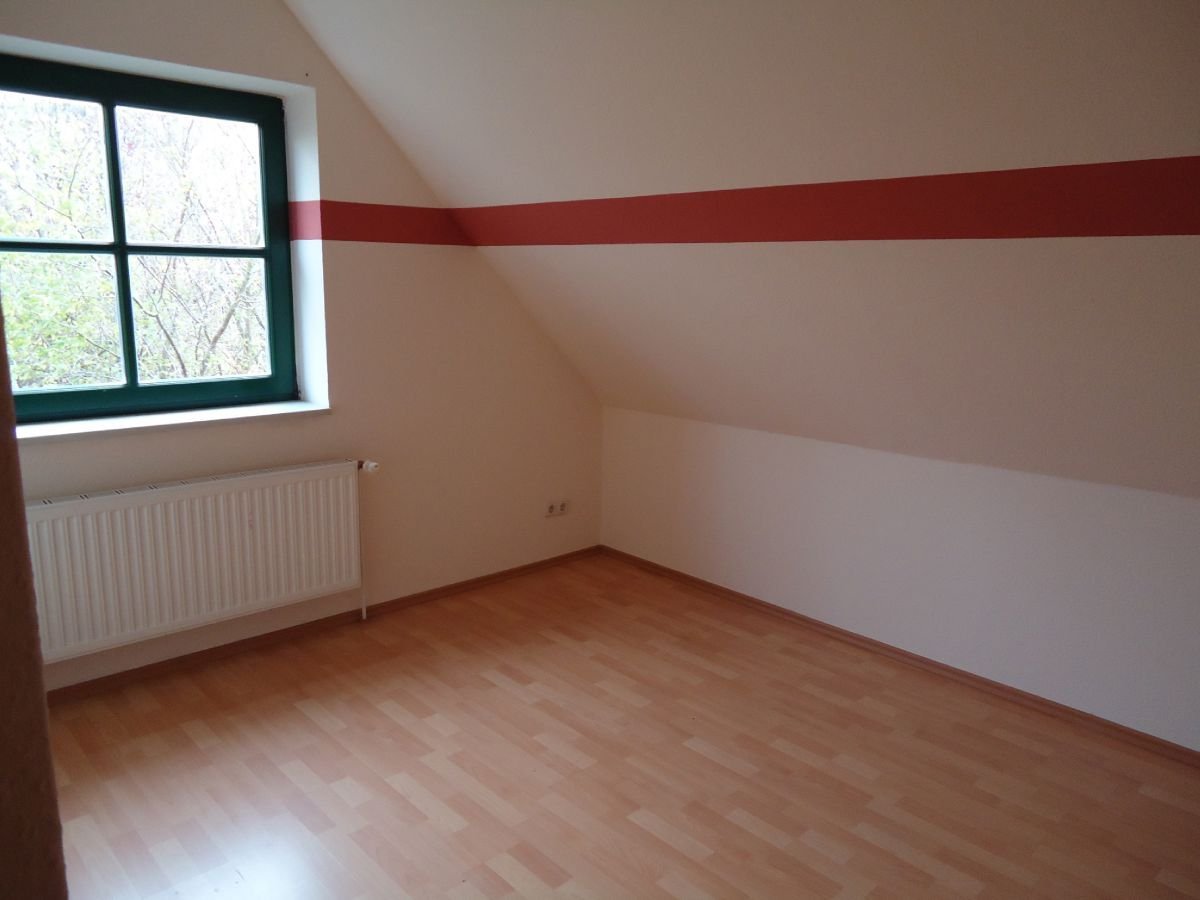 ~~Helle 4-Zimmer Dachgeschoss-Wohnung mit Balkon, in ruhiger Lage~~