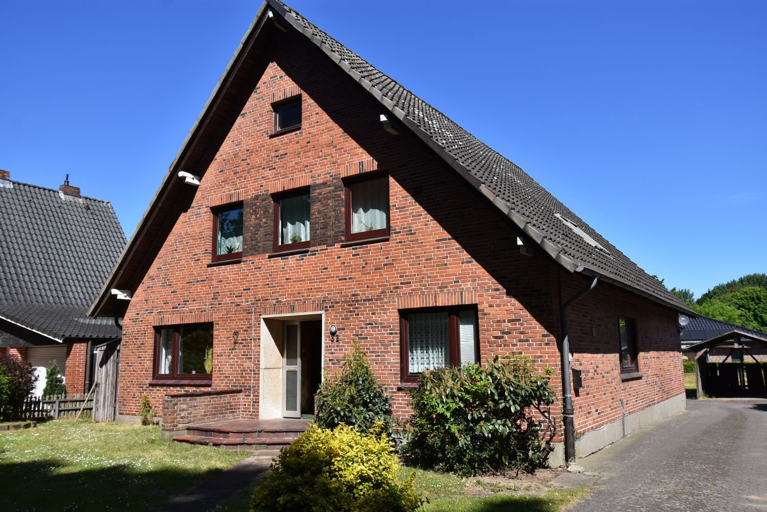 Großes Haus mit Einliegerwohnung in Westerrönfeld
