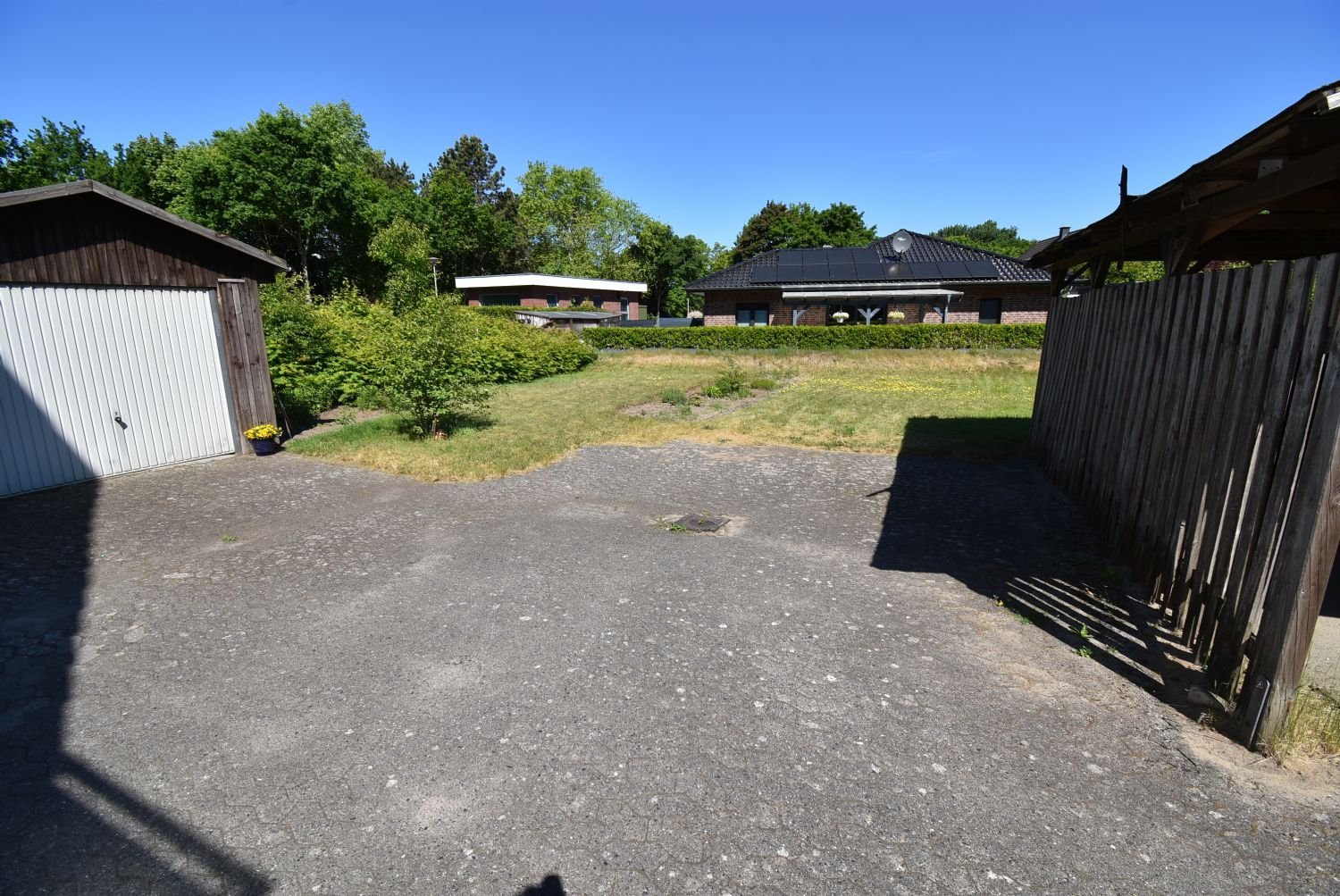 Großes Haus mit Einliegerwohnung in Westerrönfeld