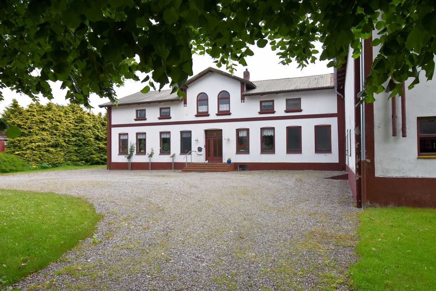 Resthof mit über 2 ha Land, Stall, Maschinenhalle und div. Nebengelassen zwischen Flensburg und Schleswig