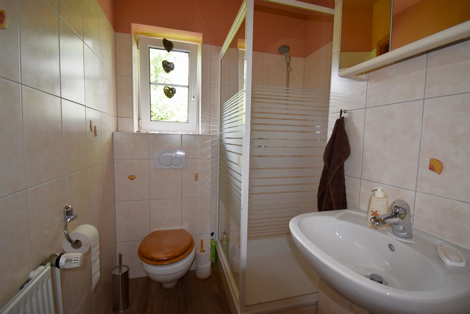 Gäste-WC mit Dusche Gäste-WC mit Dusche