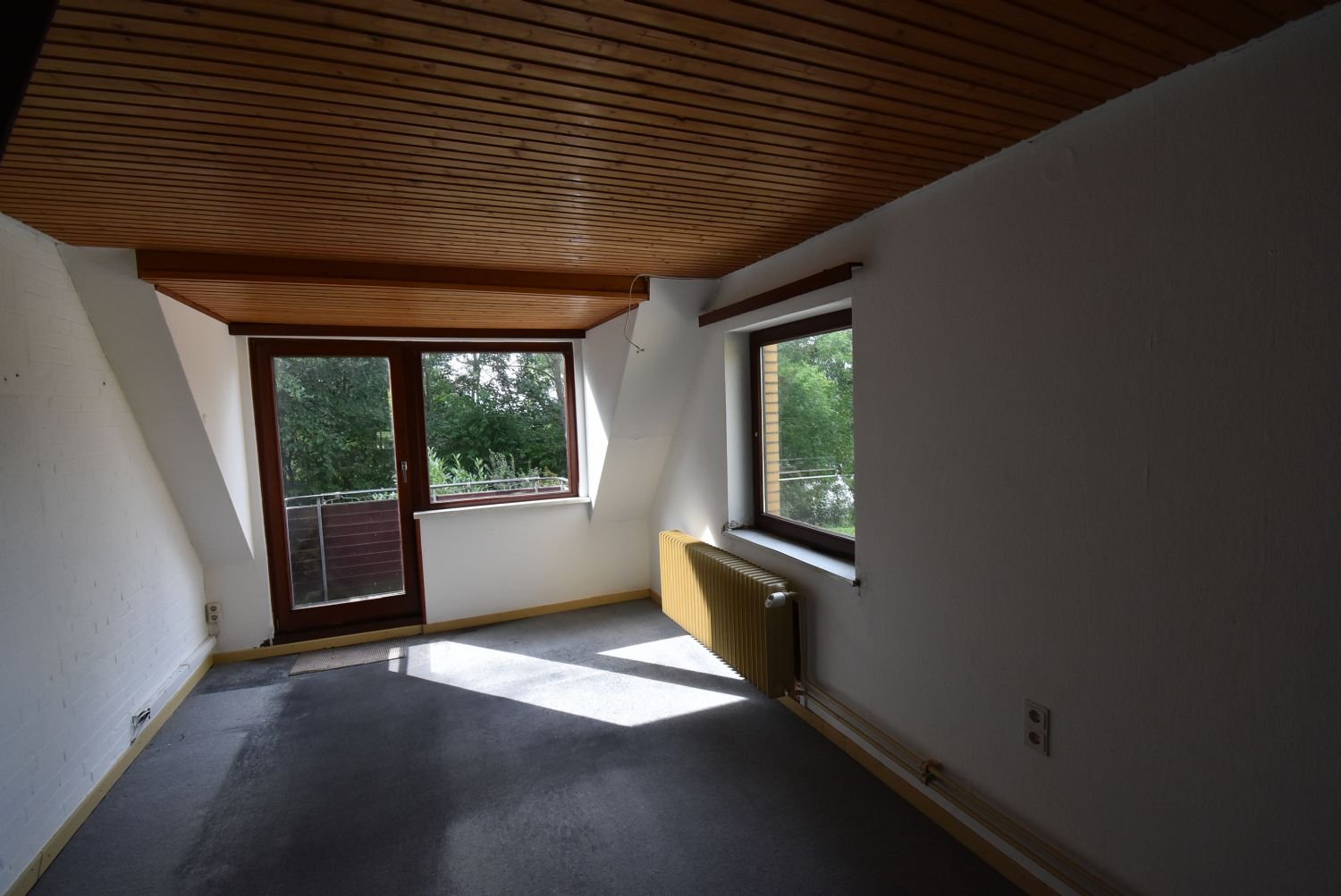Zimmer mit Balkon im OG Zimmer mit Balkon im OG